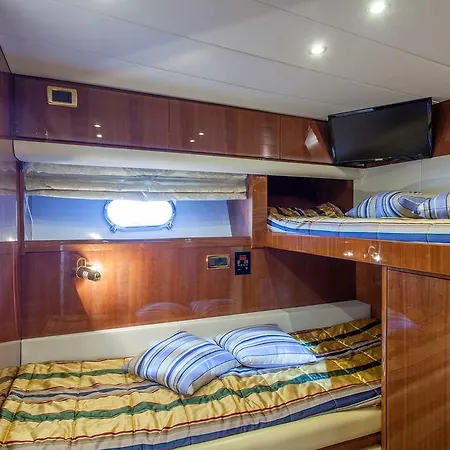 Barca Divina Hotel en barco